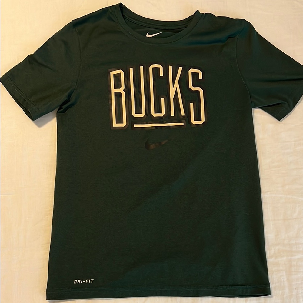 Nike Boys DriFit Dark Green Bucks Tee. Size Medium